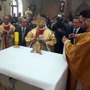 Okadzenie - znak niewidzialnych dzieł Chrystusa.